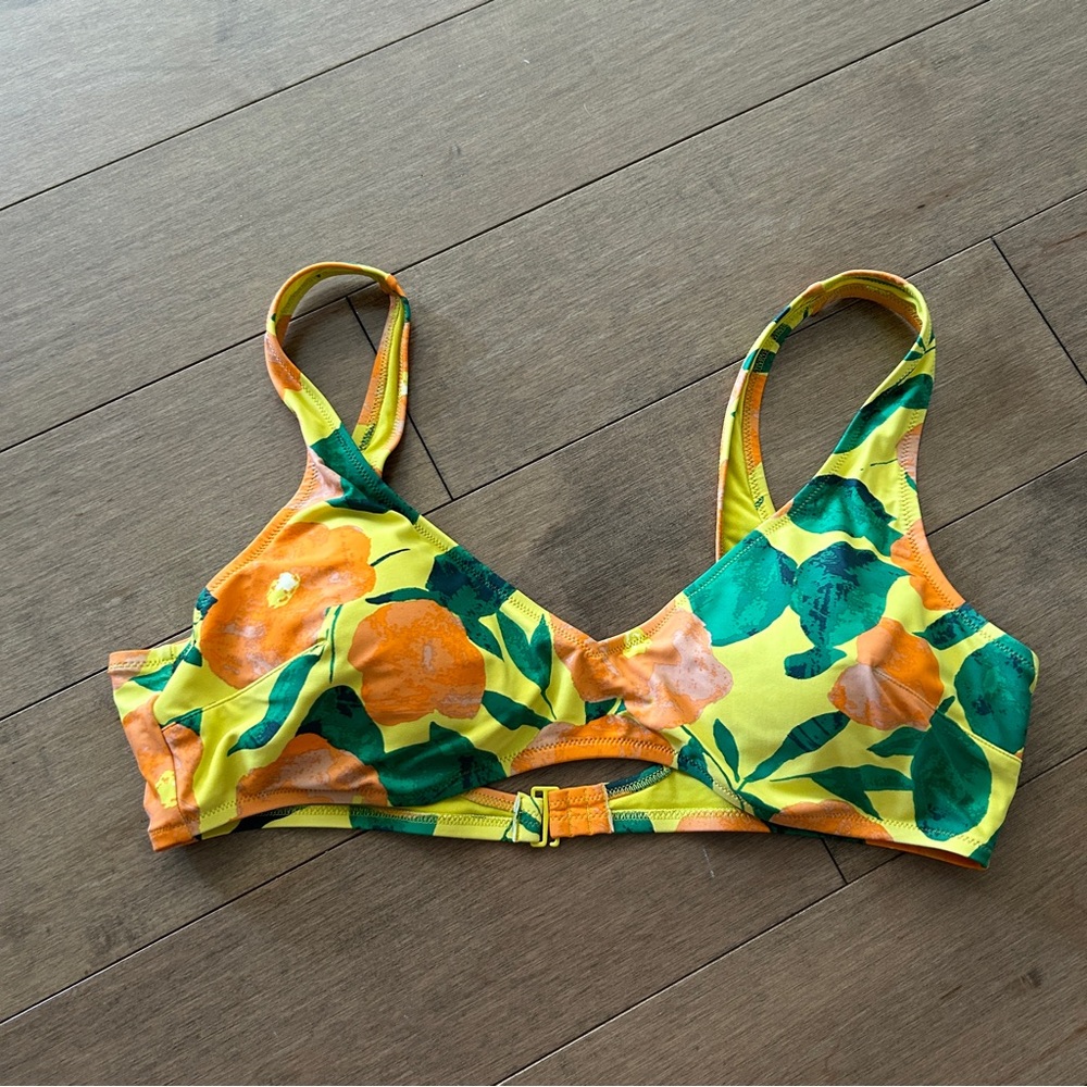 Aerie swim top NWOT

Comes from smoke and pet free home